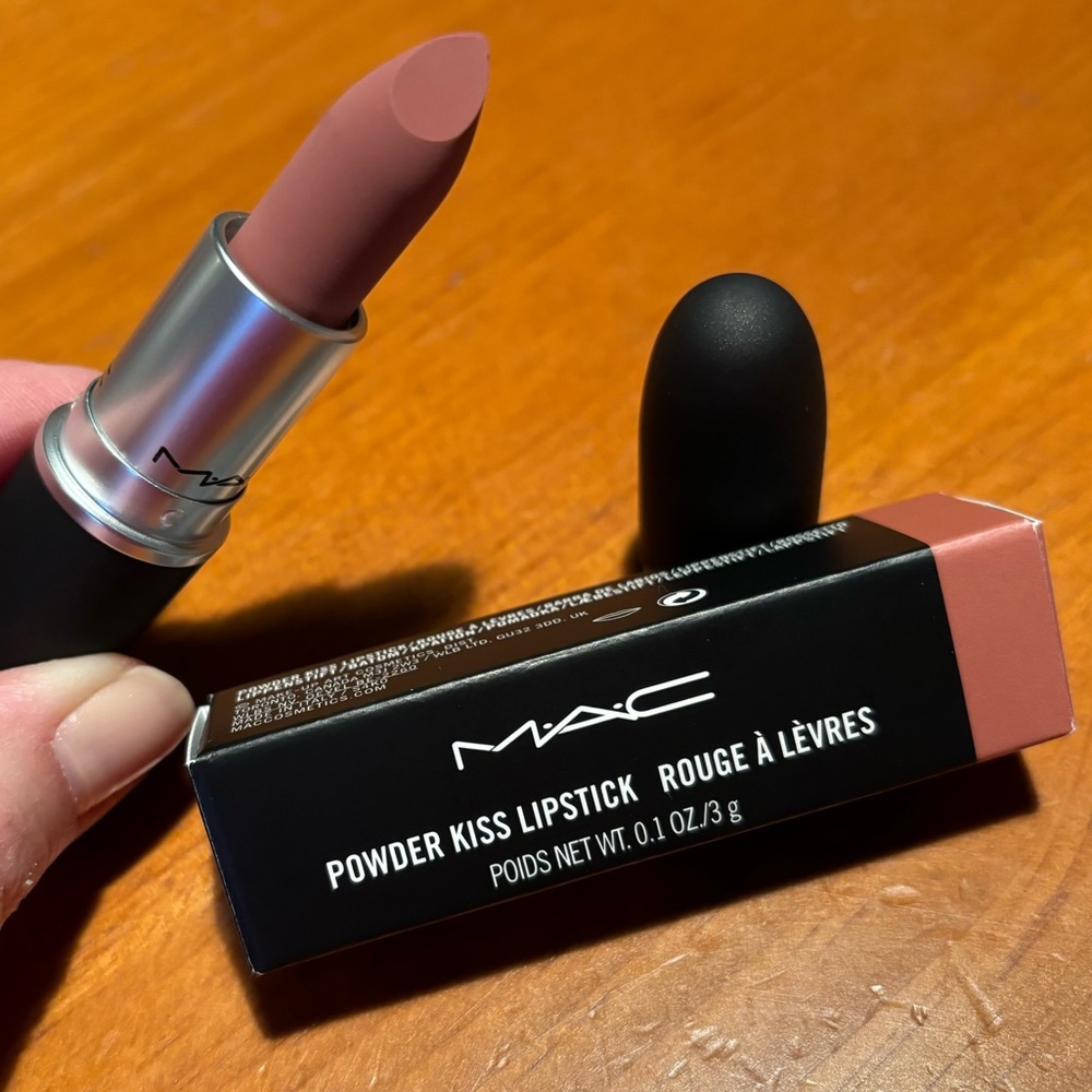 MAC  Lipstick Sultry Move - Picture 3 of 16